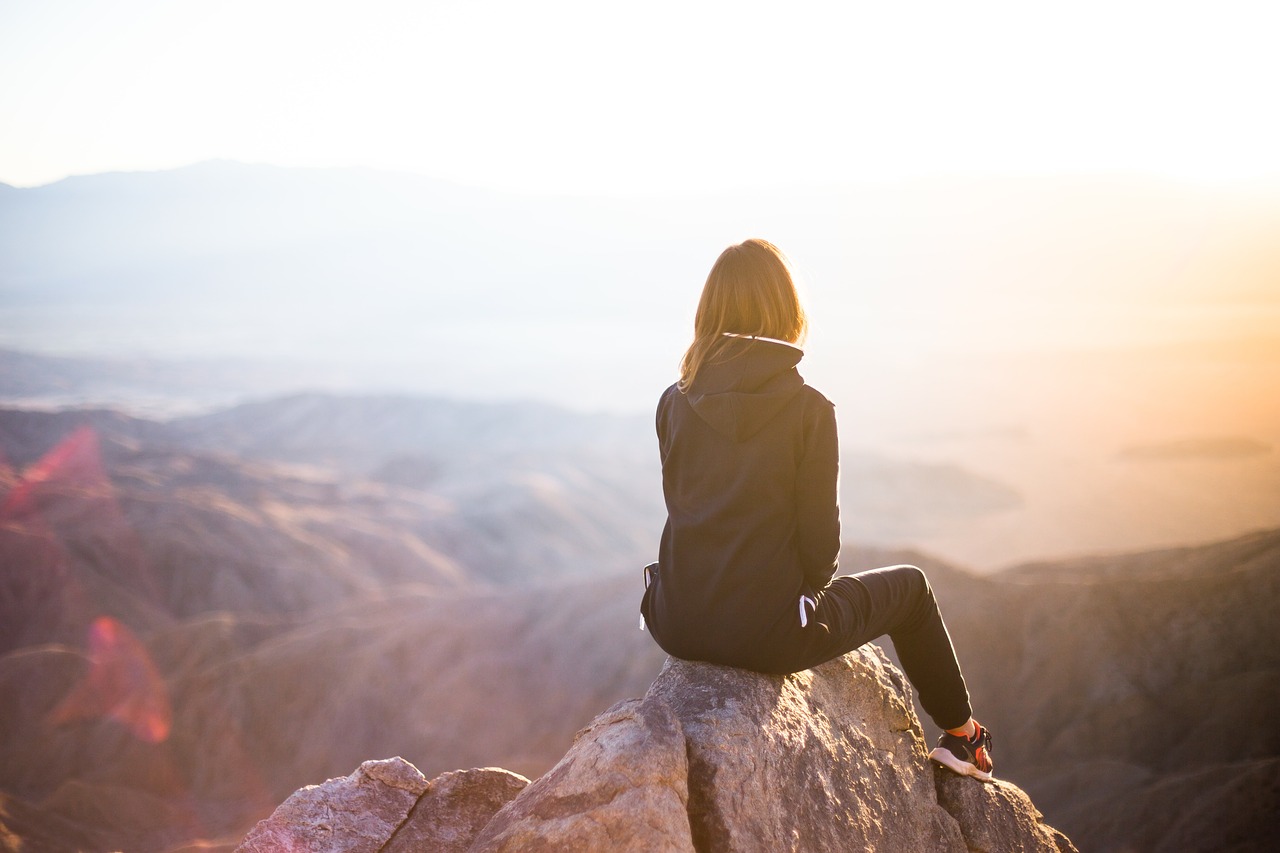 5 Gift Ideas for Female Travelers | Travel Gifts for Her